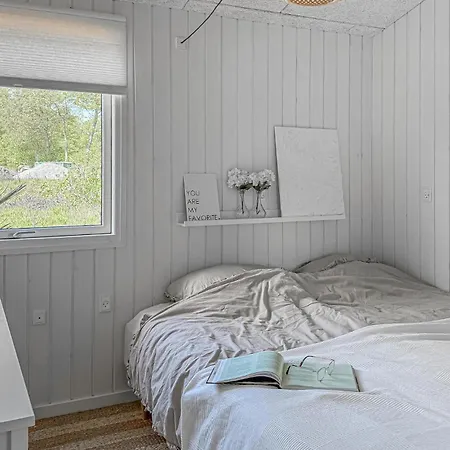 3 Bedroom Amazing In Casa de Férias Sjolund