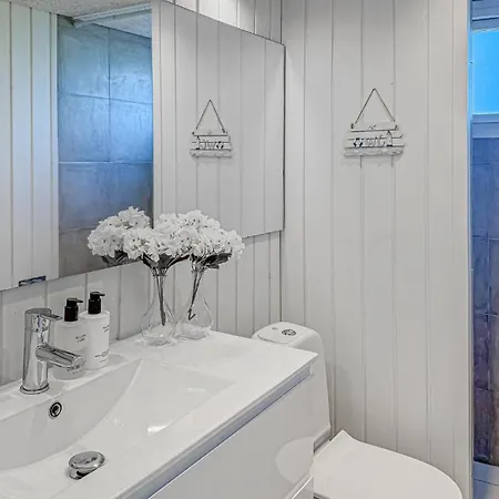 3 Bedroom Amazing In Casa de Férias Sjolund